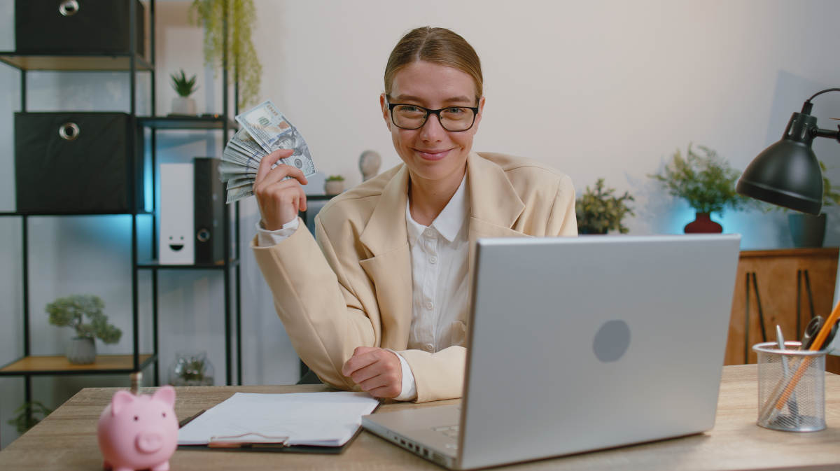 Featured guide to start using a blog as a side hustle in 2025