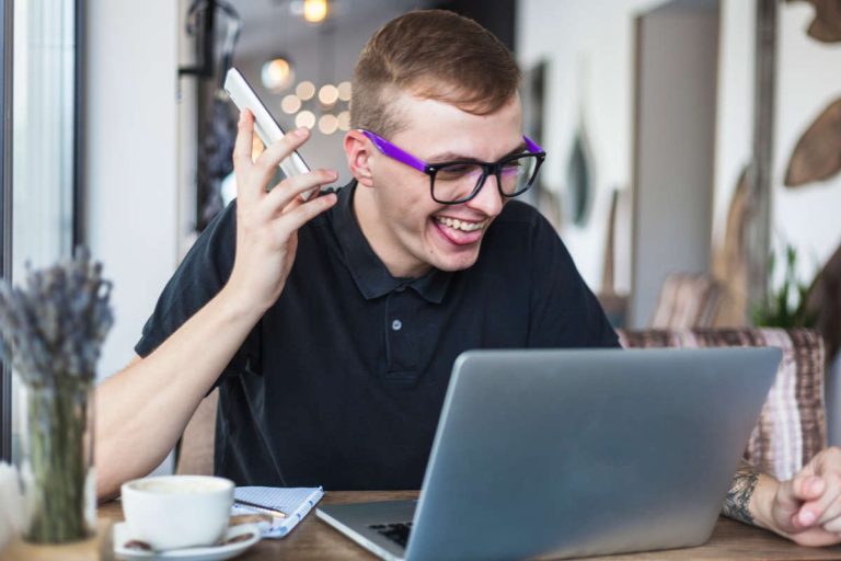 Small biz owner at laptop with affiliate marketing for small biz ideas.