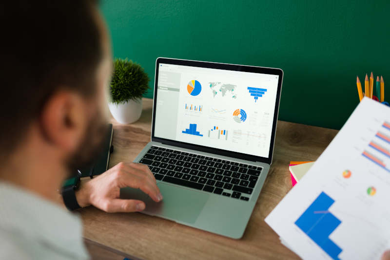 10 Easy Affiliate Marketing for Small Biz Ideas 9 Coach tracking passive income with side hustle examples.