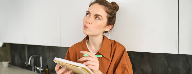 What’s a Side Hustle and How It Can Transform Your Life in 2025 6 Brainstorming how to start a side hustle with skills in 2025 using Canva.