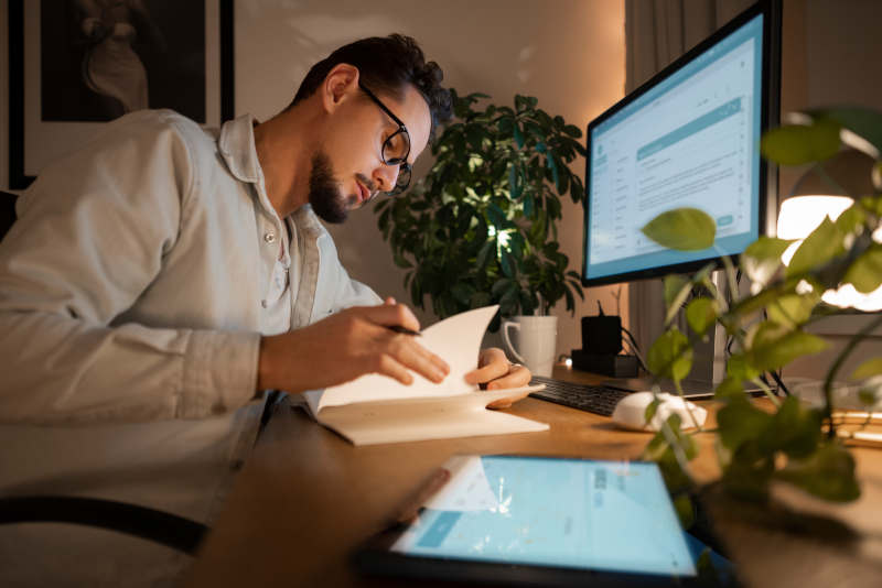 Lucrative Passive Biz Income 2025 Ideas for Owners 9 Pet owner blogging for passive biz income 2025 with side hustle examples.